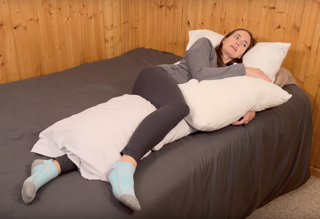 How to Sleep after Knee Surgery or Injury - EquipMeOT